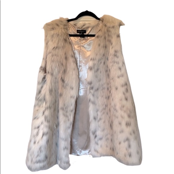 Investments Snow Leopard Longline Furry Vest - Picture 6 of 7